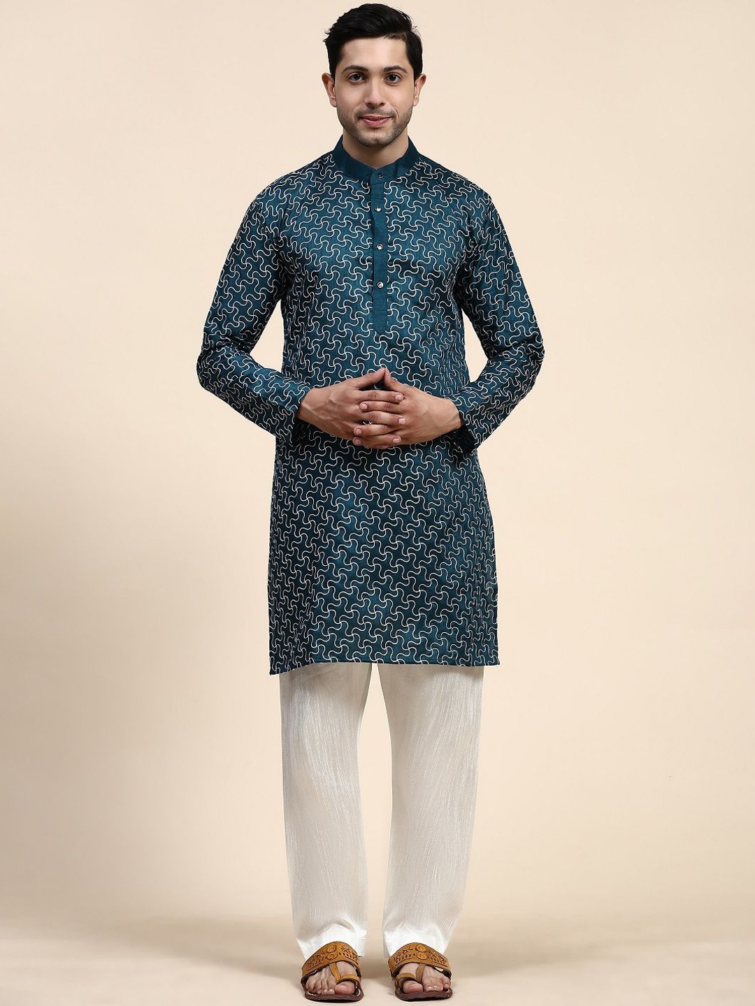 

Murta Trends Geometric Embroidered Band Collar Straight Kurta With Pyjama, Teal