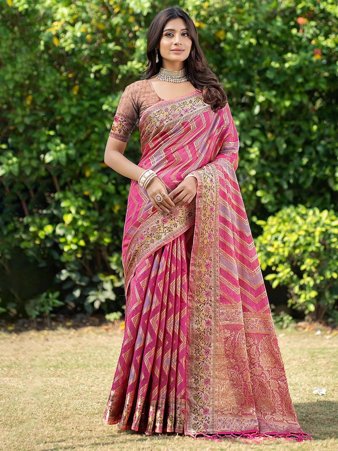 

HEER FASHION Woven Design Zari Organza Banarasi Saree, Pink