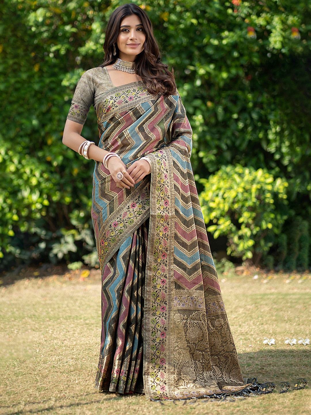 

HEER FASHION Woven Design Zari Organza Banarasi Saree, Grey