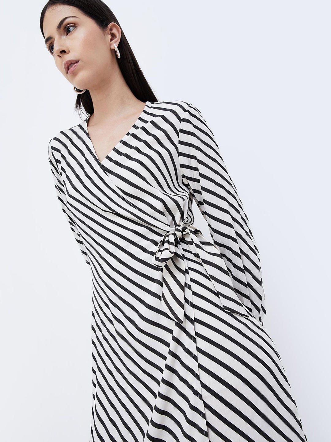 

CODE by Lifestyle Striped Long Sleeves Midi Wrap Dress, Black