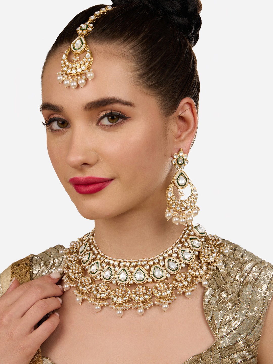 

Zaveri Pearls Gold-Plated Kundan Studded & Beaded Jewellery Set