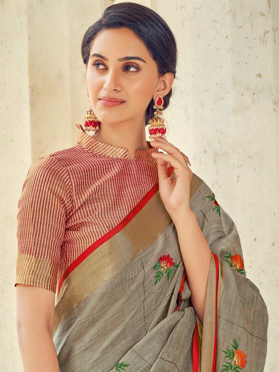 

Exclusiva Floral Embroidered Zari Saree With Tassels, Grey