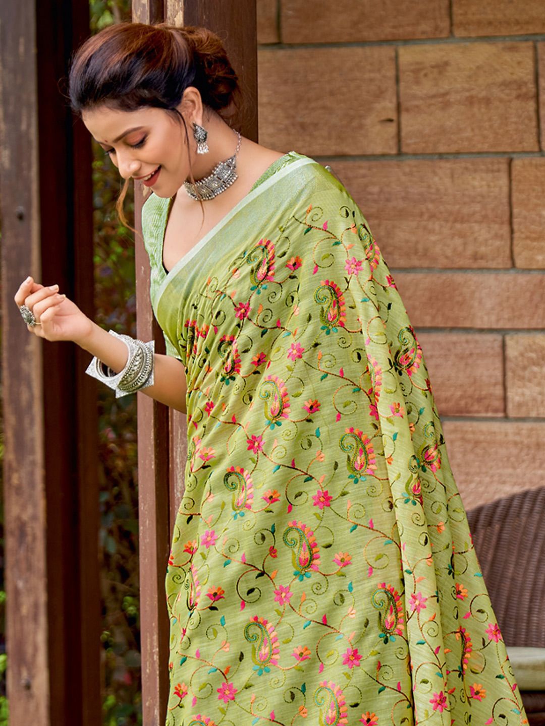 

Exclusiva Ethnic Motifs Embroidered Saree, Green