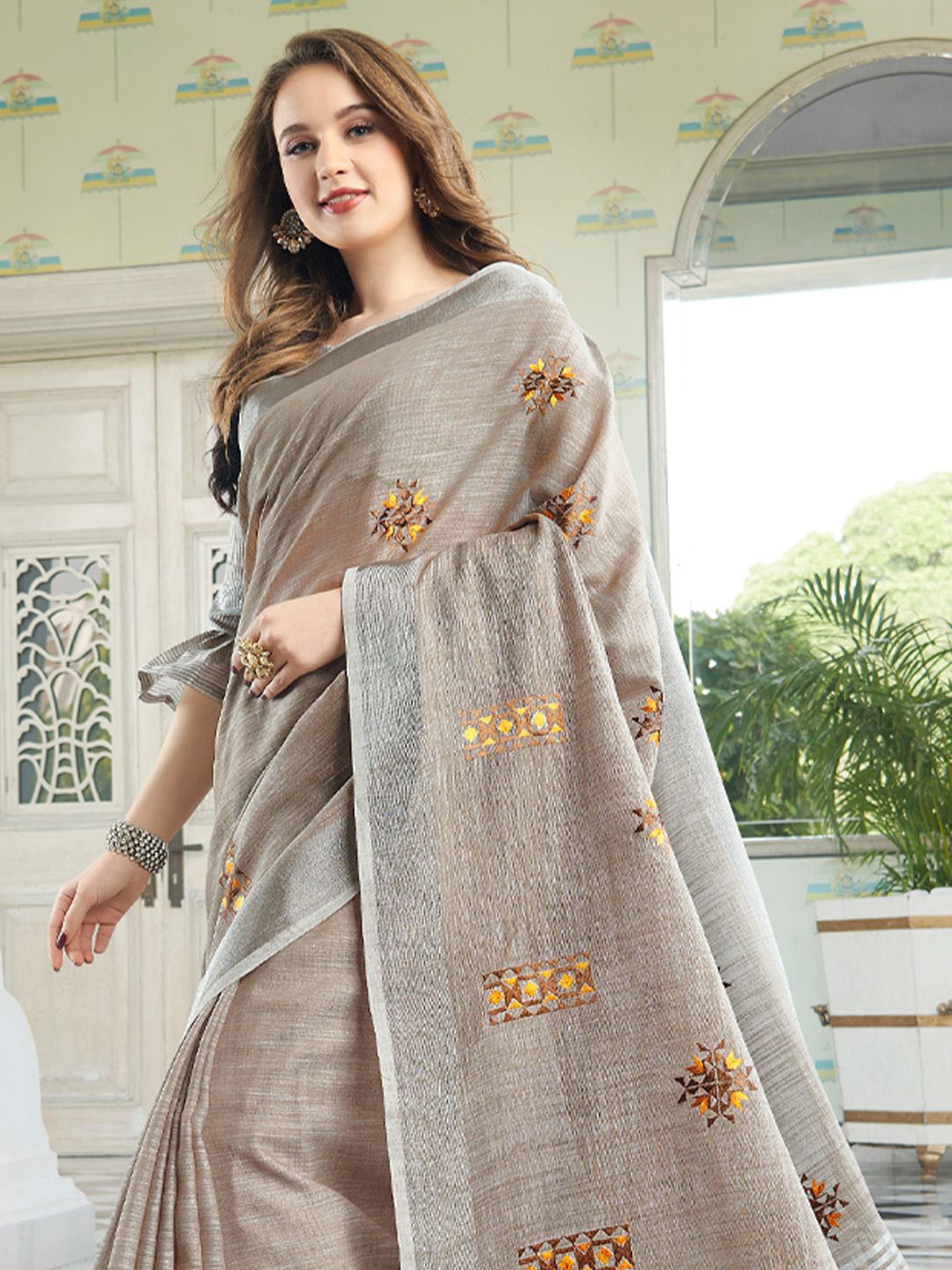 

Exclusiva Ethnic Motifs Zari Saree, Beige