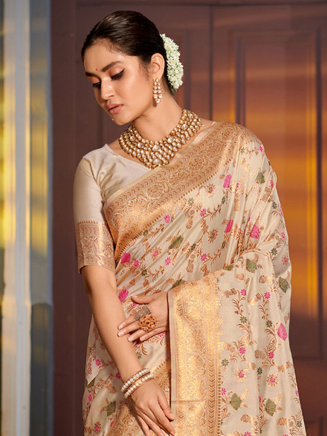 

Exclusiva Ethnic Motif Zari Woven Banarasi Saree, Cream