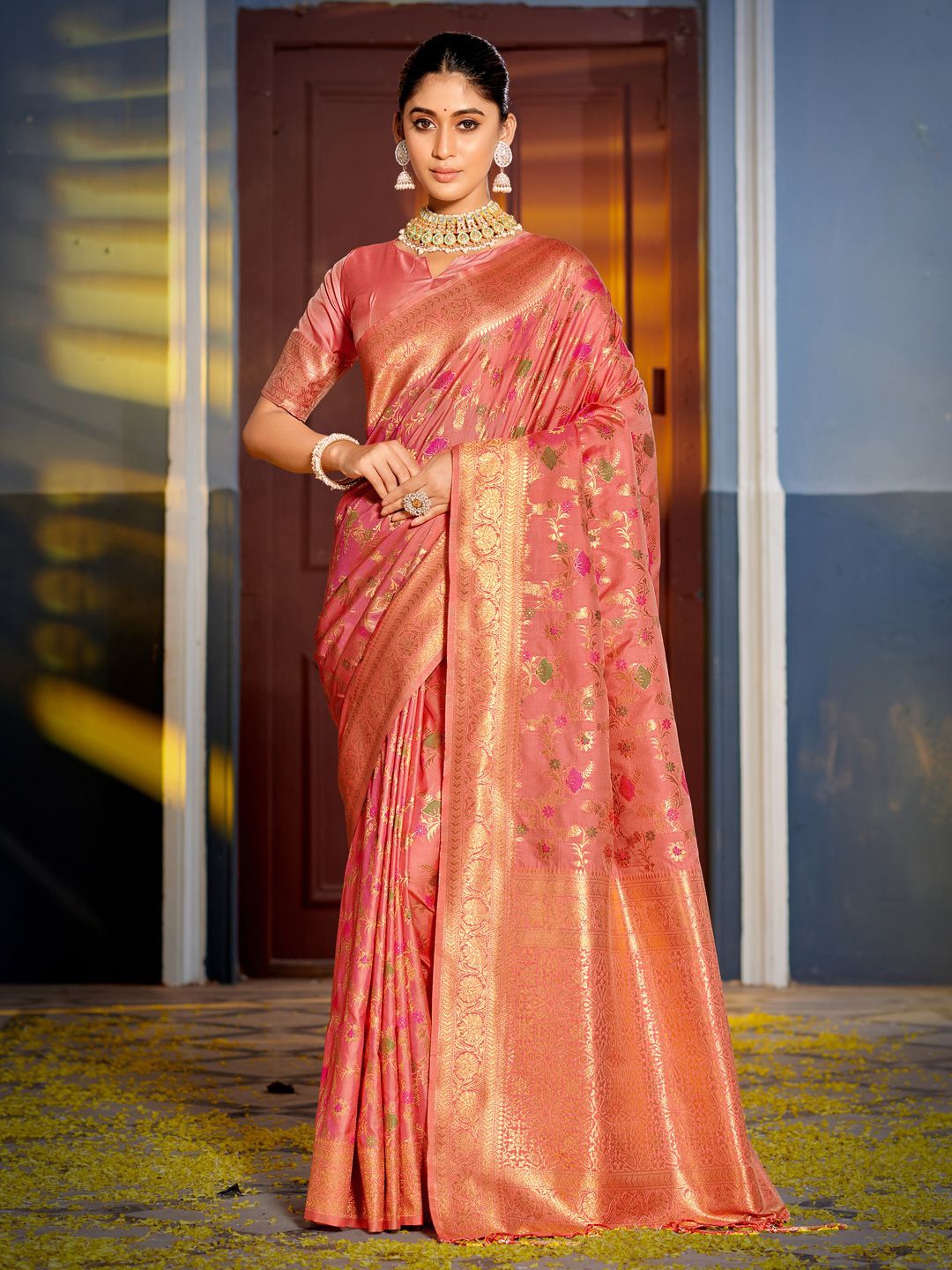 

Exclusiva Ethnic Motif Zari Woven Banarasi Saree, Peach