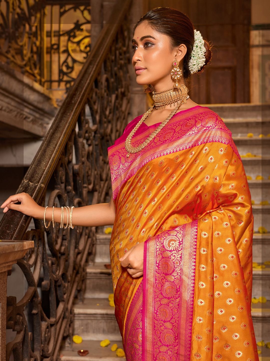 

Exclusiva Ethnic Motif Zari Woven Banarasi Saree, Yellow