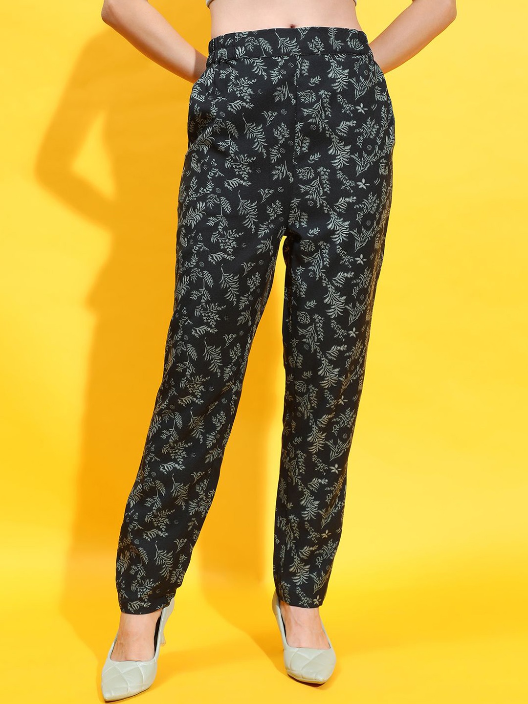 

Oxolloxo Women Floral Printed Smart Straight Fit Easy Wash Trousers, Black