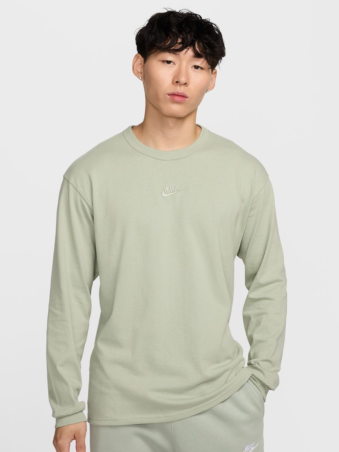 

Nike Nike Sportswear Premium Essentials Men's Long-Sleeve T-Shirt, Green