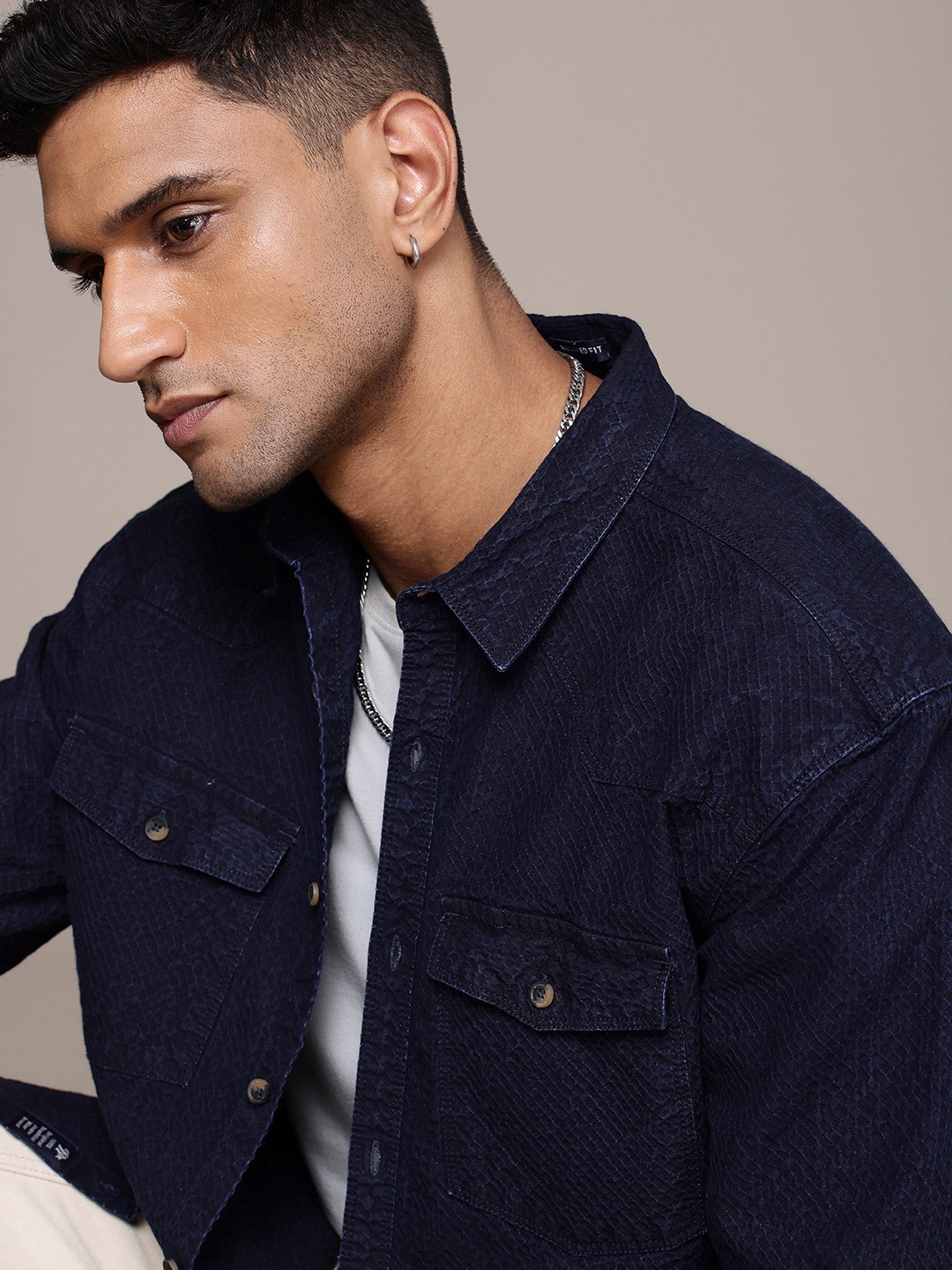 

Roadster Men Textured Oversized Pure Cotton Casual Shirt, Navy blue