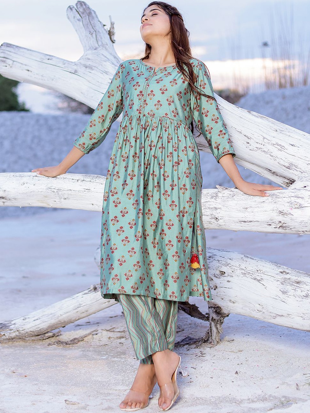 

VASVI Floral Printed Pure Cotton Straight Kurta With Trousers, Green