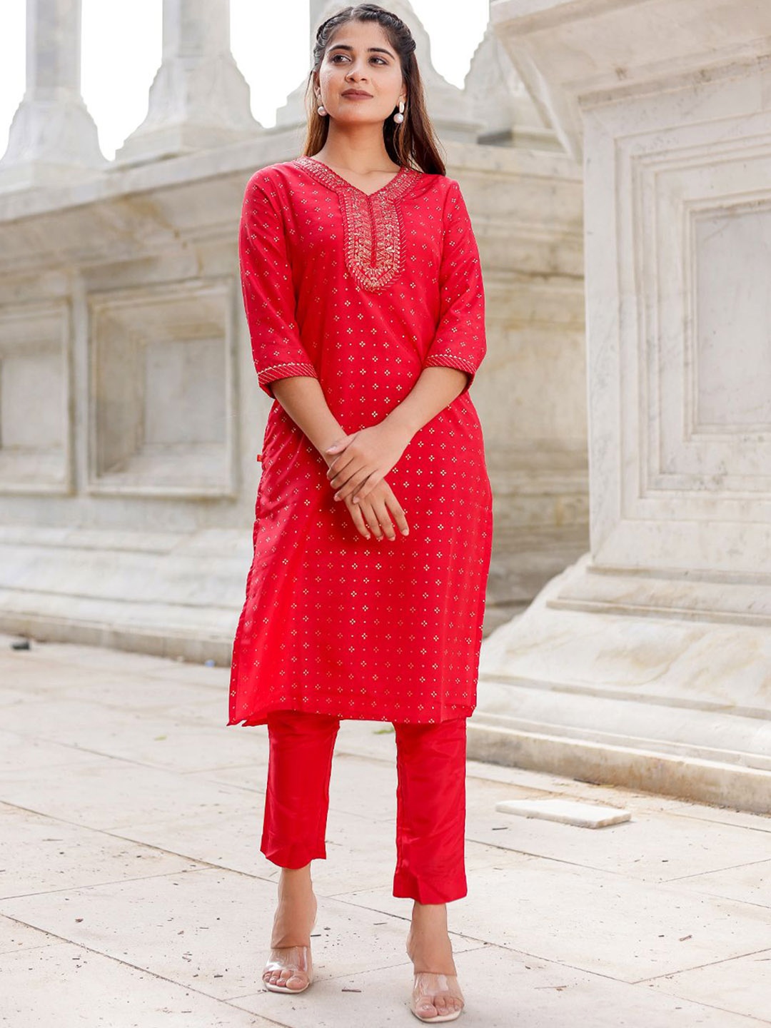 

VASVI Printed Regular Straight Kurta with Palazzos, Red