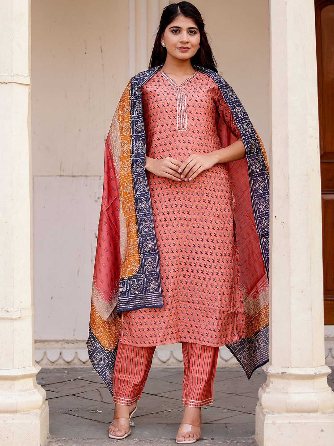 

VASVI Floral Printed V-Neck Regular Pure Cotton Straight Kurta With Palazzos & Dupatta, Peach