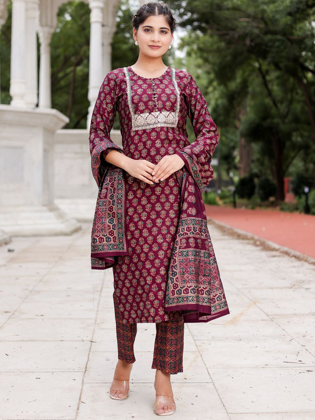 

VASVI Floral Printed Thread Work Pure Cotton Straight Kurta With Trouser & Dupatta, Purple