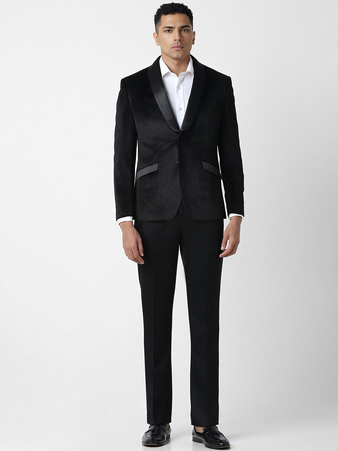 

V Dot Men Solid Slim-Fit Single-Breasted Two- Piece Suit, Black