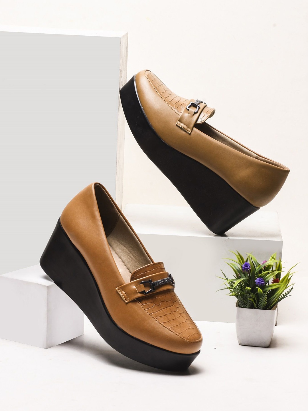 

THE WHITE POLE Block Flatform Heel Mules, Tan