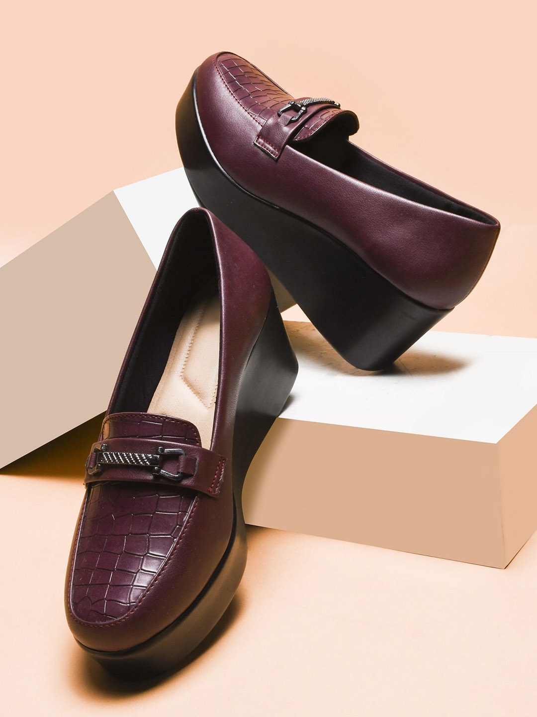 

THE WHITE POLE Block Pumps with Bows, Maroon