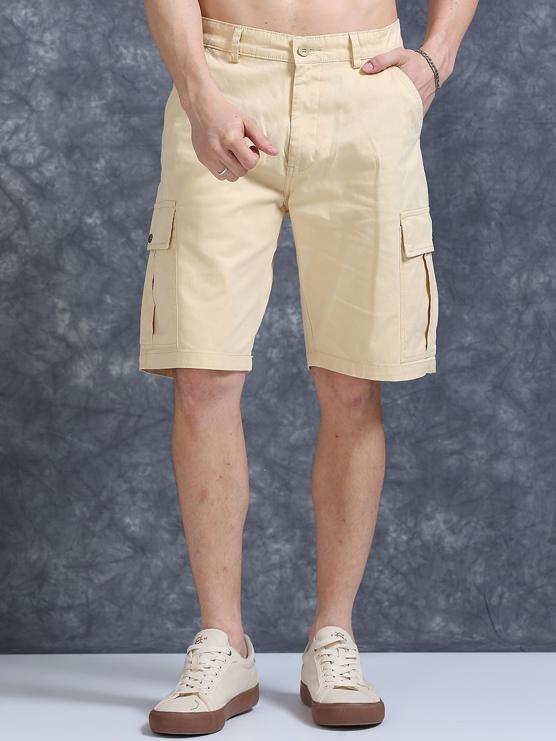 

The Roadster Lifestyle Co Men Relaxed Fit Cotton Cargo Shorts, Beige