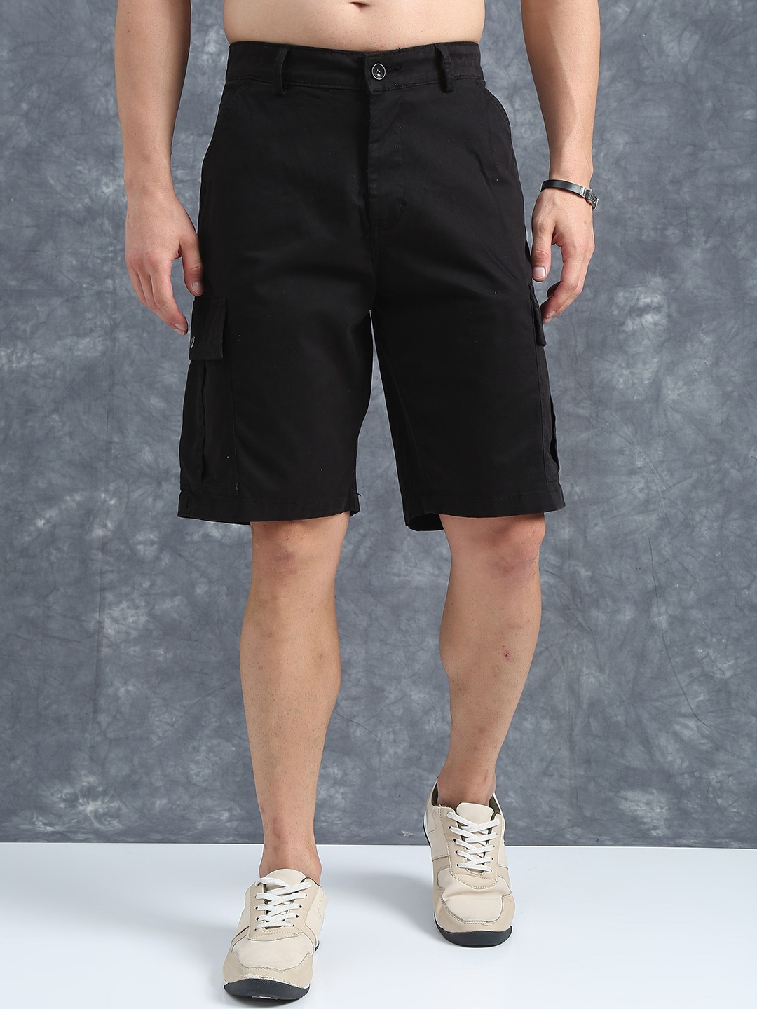 

The Roadster Lifestyle Co Men Relaxed Fit Cotton Cargo Shorts, Black