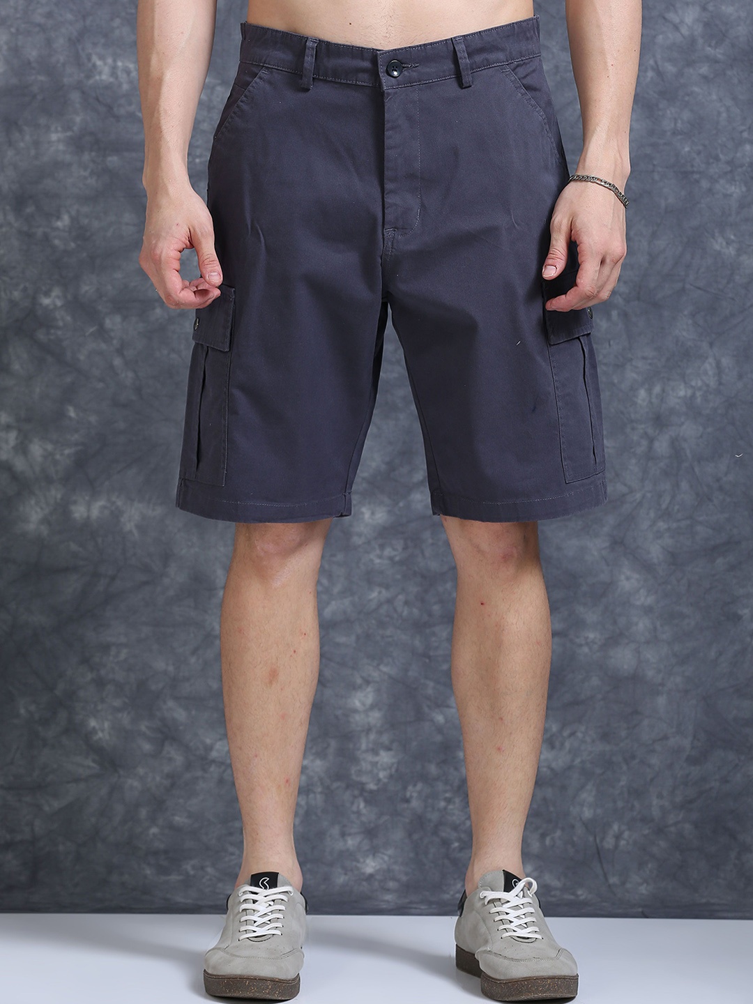 

The Roadster Lifestyle Co Men Relaxed Fit Cotton Cargo Shorts, Grey