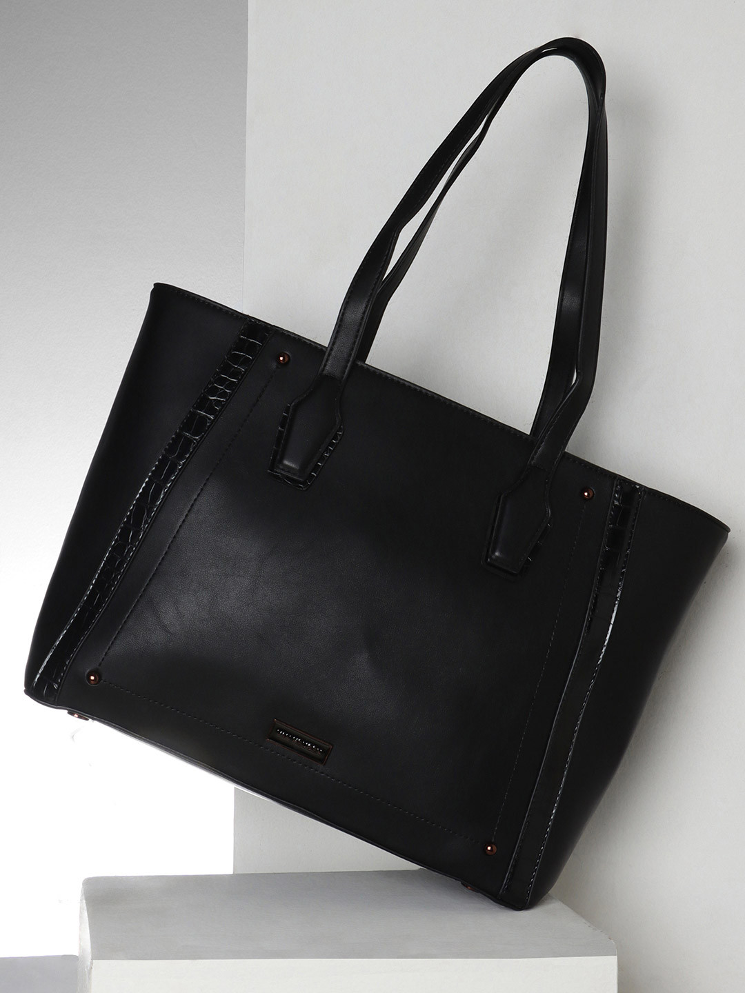 

Van Heusen Woman Black Solid Casual Handbag