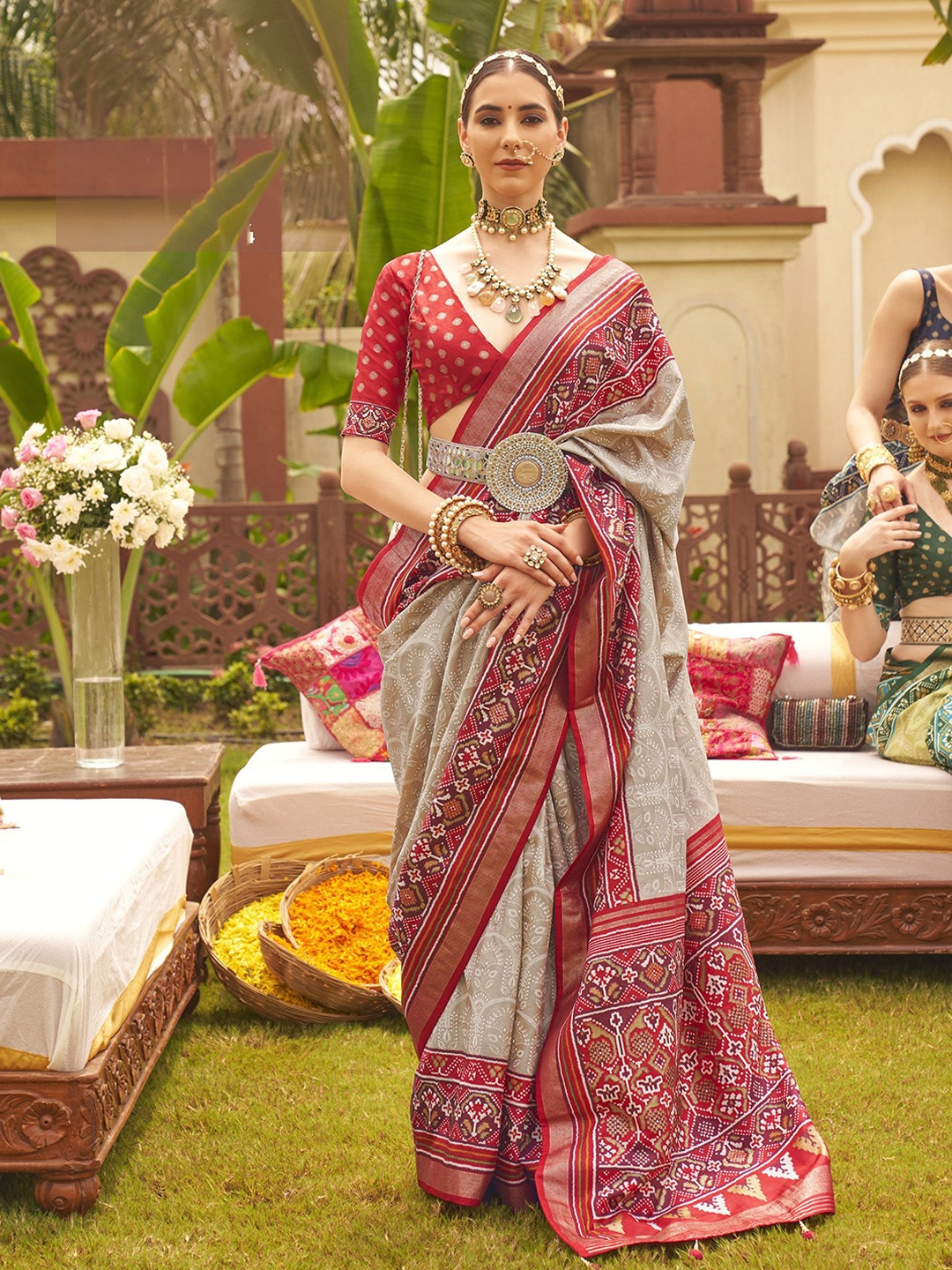 

elora Ethnic Motifs Patola Saree, Red