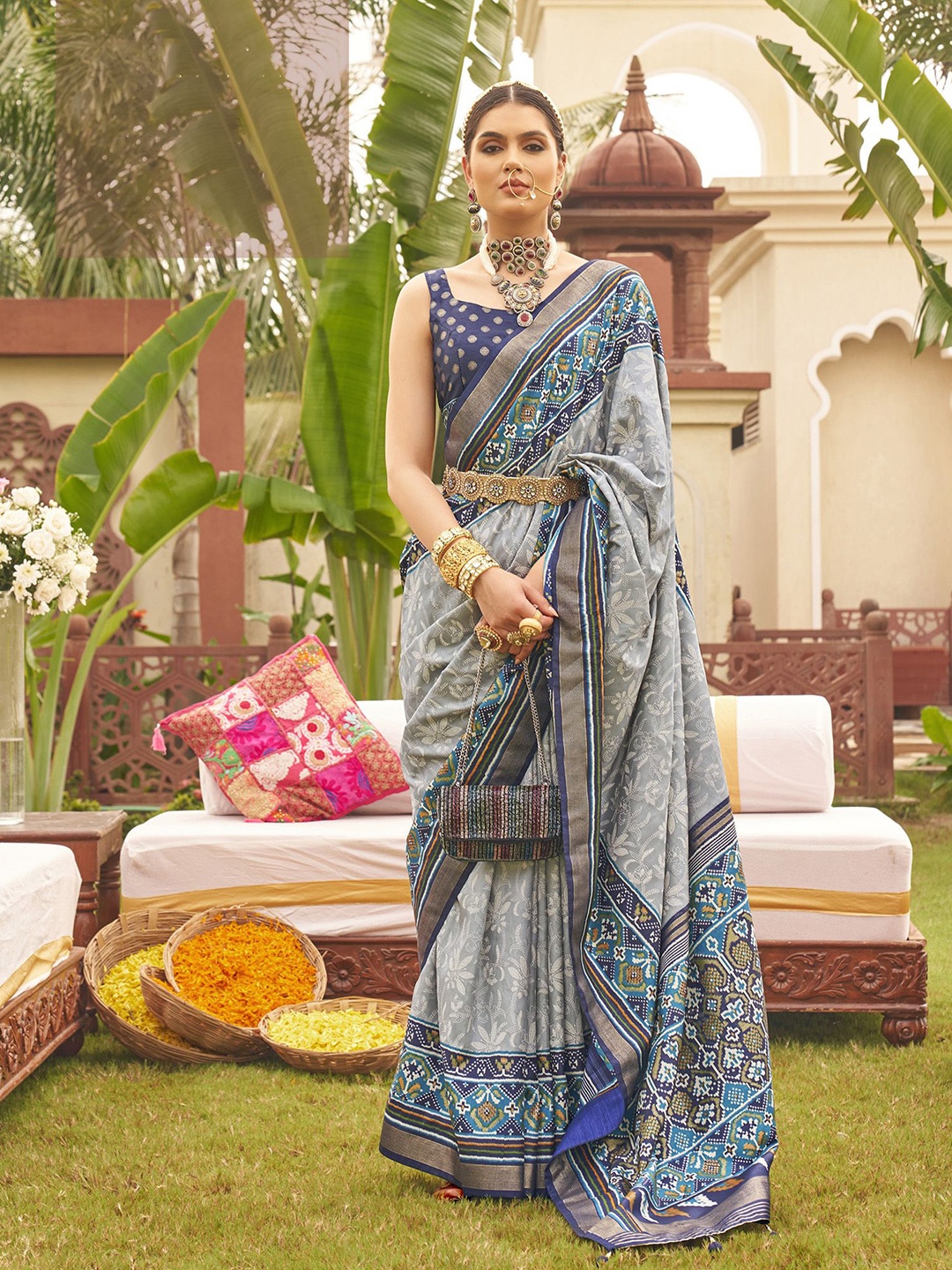 

elora Ethnic Motifs Patola Saree, Grey