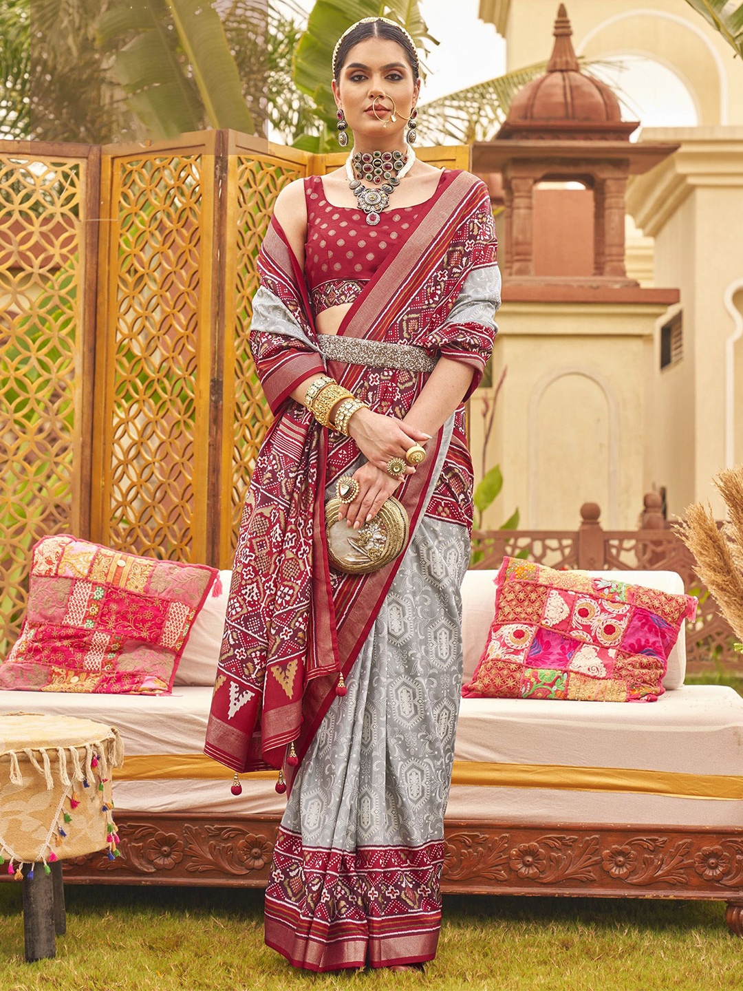 

elora Ethnic Motifs Zari Patola Saree, Grey