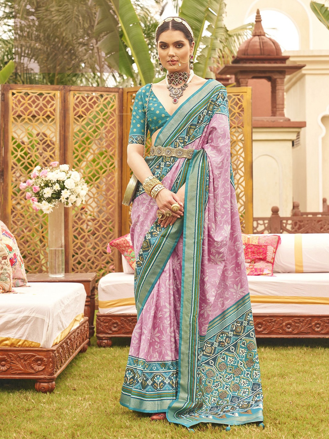 

elora Ethnic Motifs Patola Saree With Blouse Piece, Pink