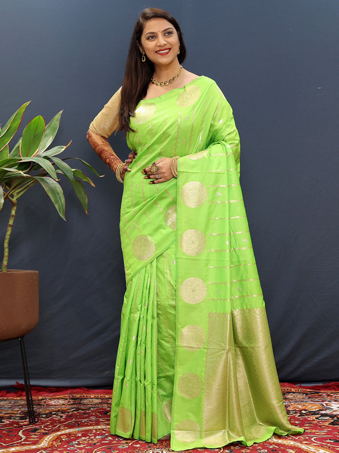 

Mitera Woven Design Zari Kanjeevaram Saree, Green