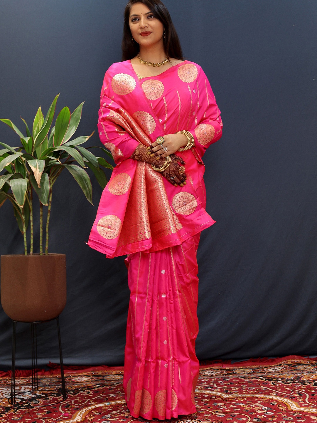 

Mitera Woven Design Zari Kanjeevaram Saree, Pink