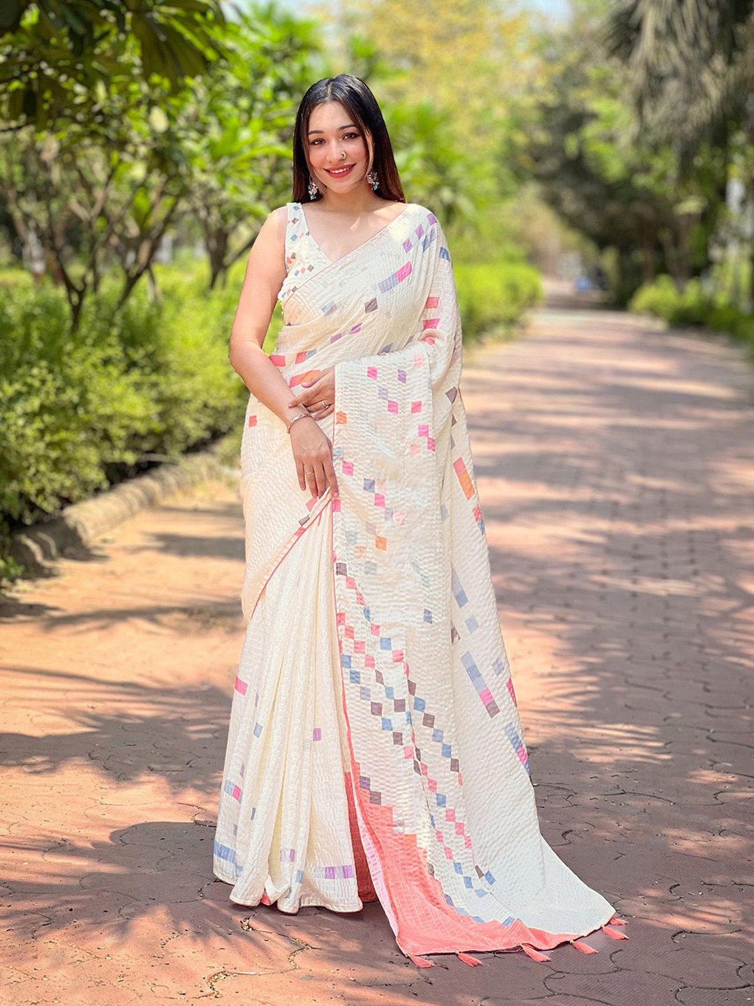 

Ishin Geometric Printed Satin Saree With Blouse Piece, Cream