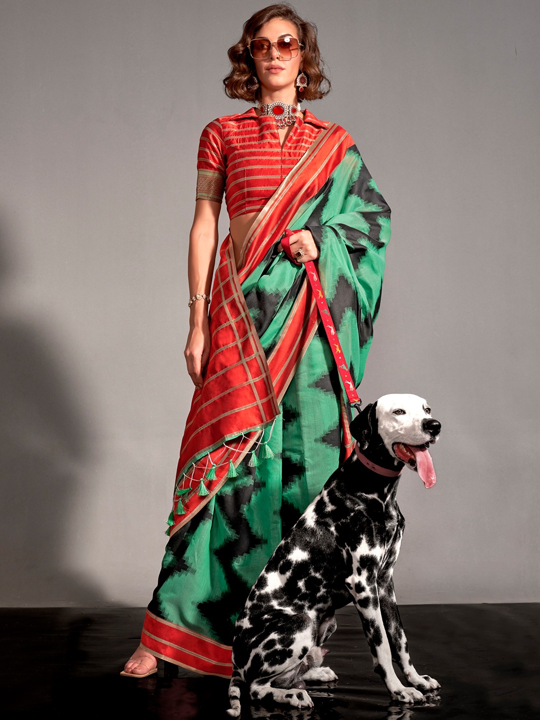 

elora Zari Silk Blend Saree, Green