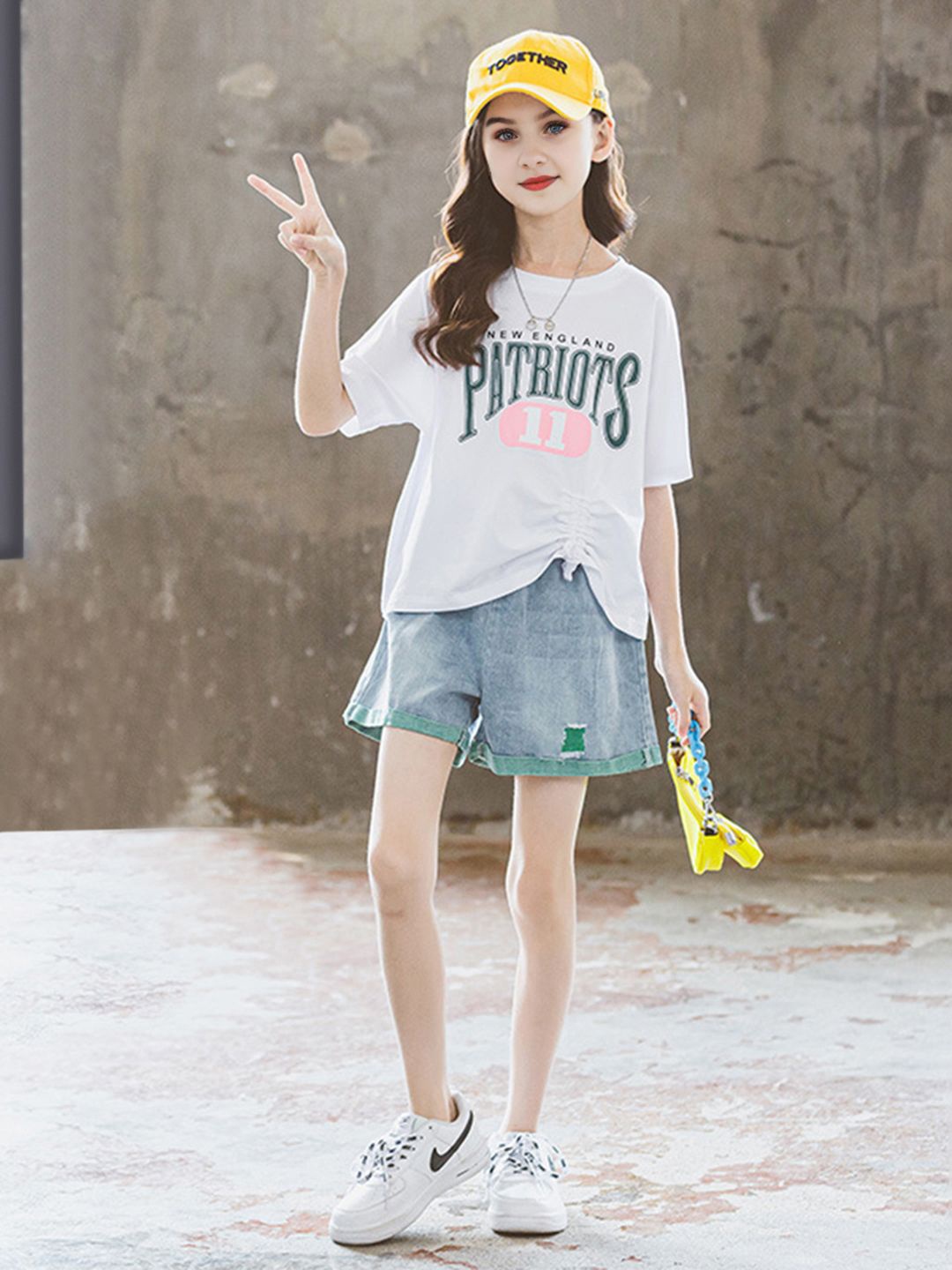 

INCLUD Girls Graphic Printed T-shirt With Shorts, White