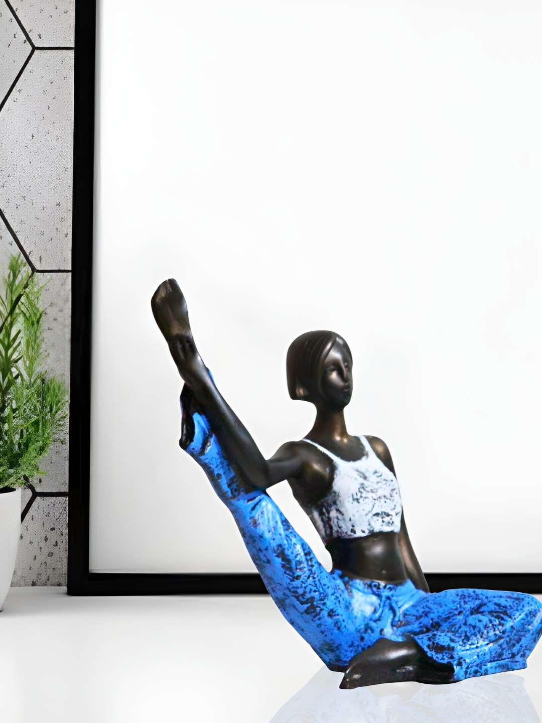 

BECKON VENTURE Blue & Black Tiny Figurine Showpiece