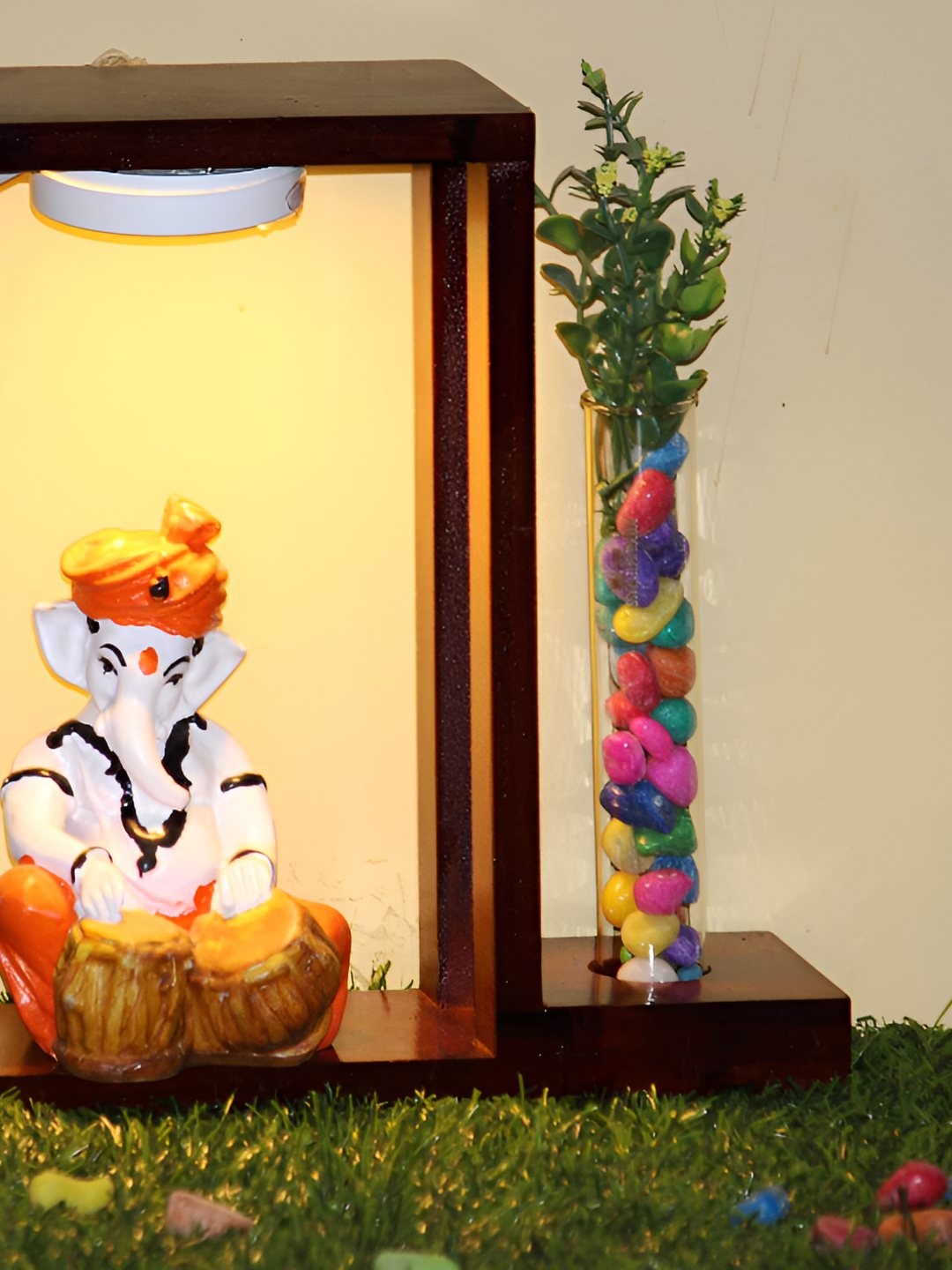 

BECKON VENTURE White Showpiece