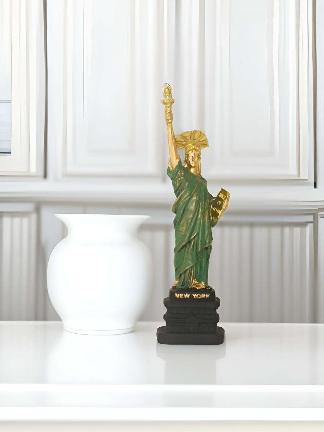 

BECKON VENTURE Gold-Toned Statue of Liberty Showpiece