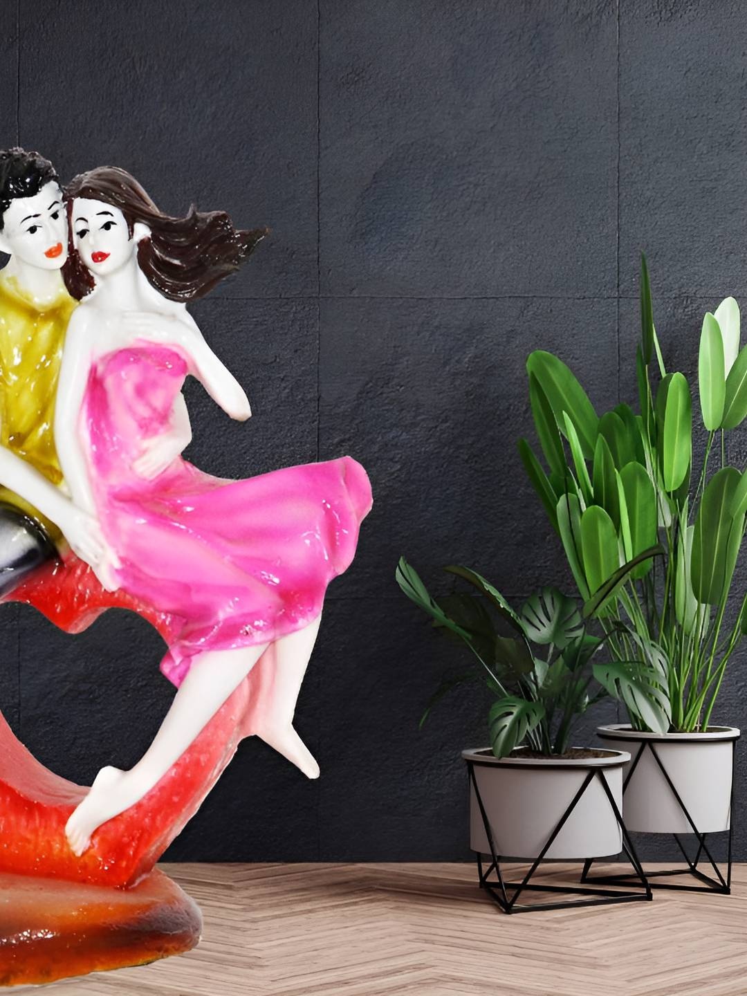 

BECKON VENTURE White Love Couple Statue Showpiece