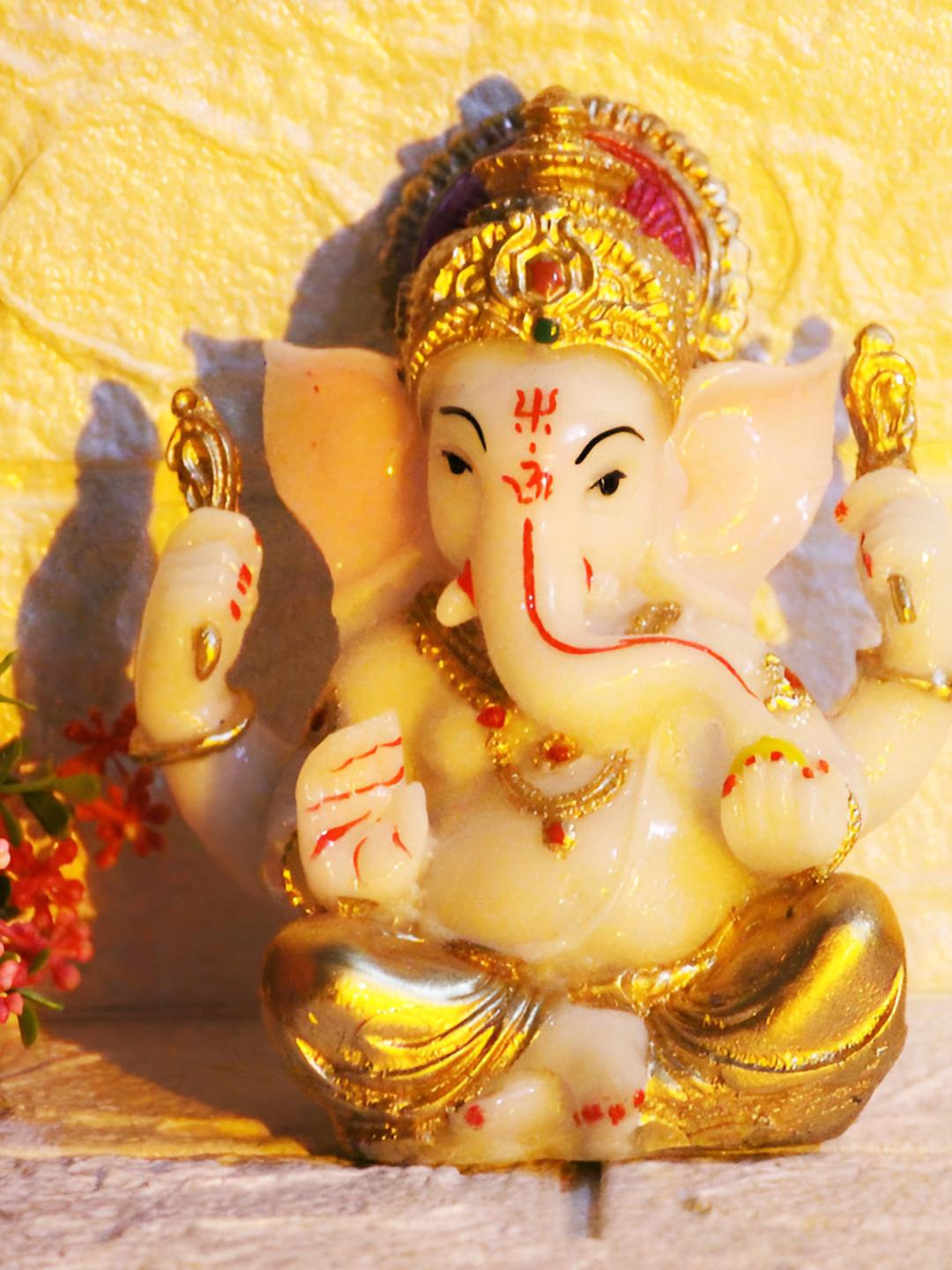 

BECKON VENTURE Gold-Toned Religious Idol Showpiece