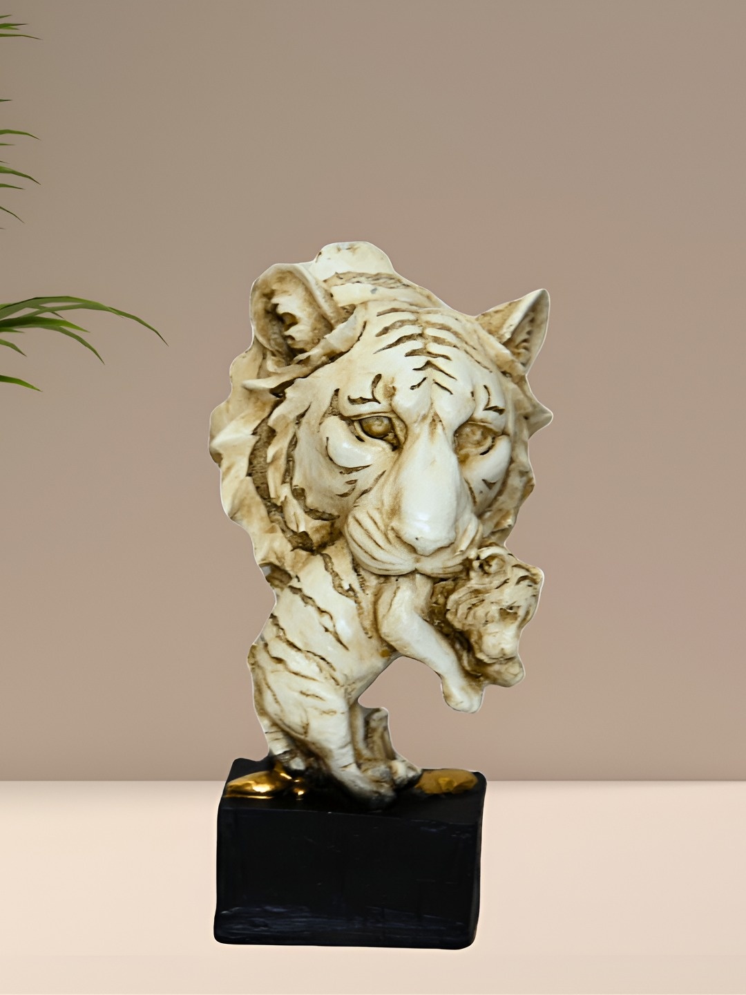 

BECKON VENTURE White Textured Tiger & Cub Figurine Showpiece