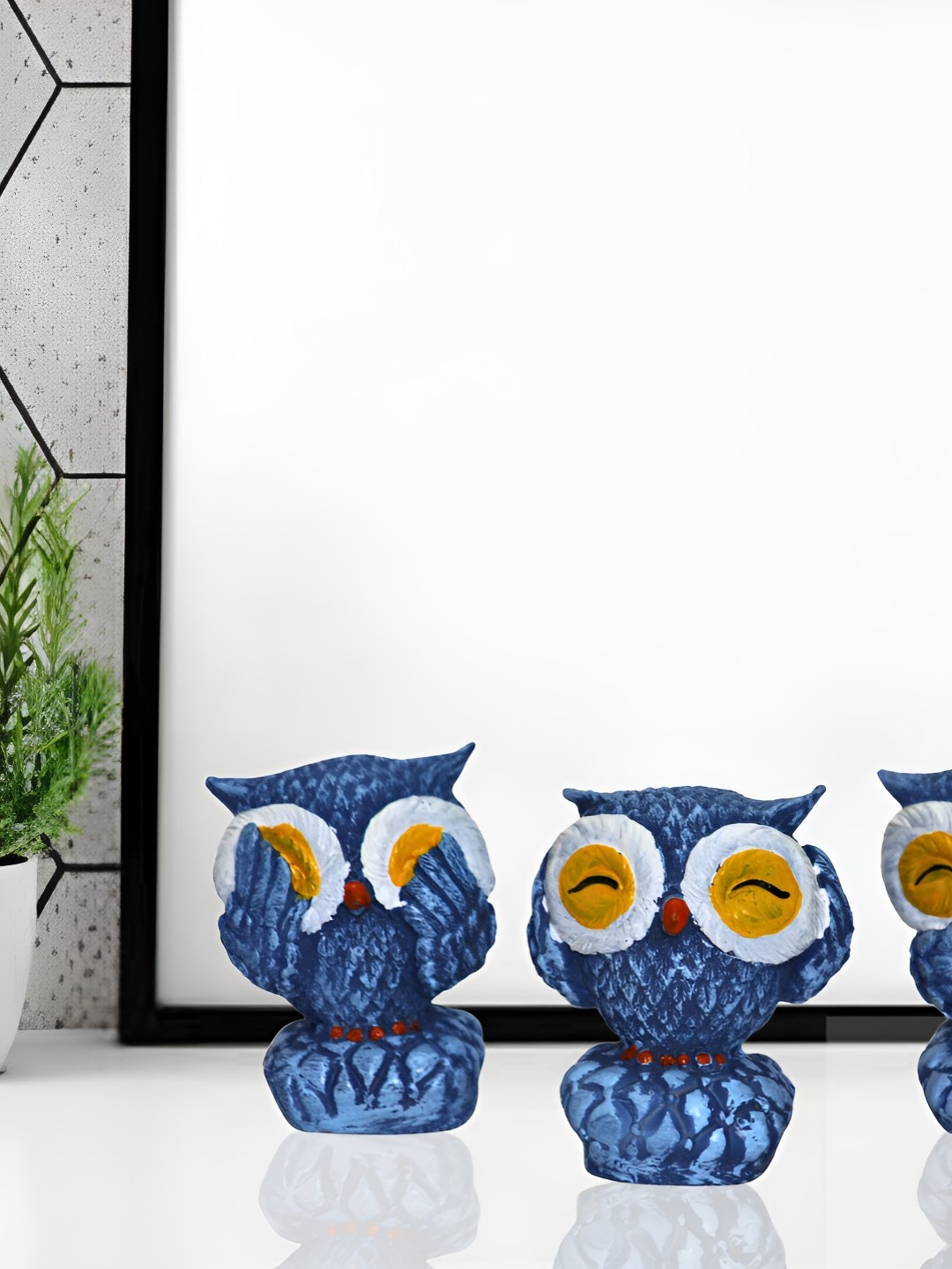 

BECKON VENTURE Blue & White 3 Pieces Figurine Showpiece