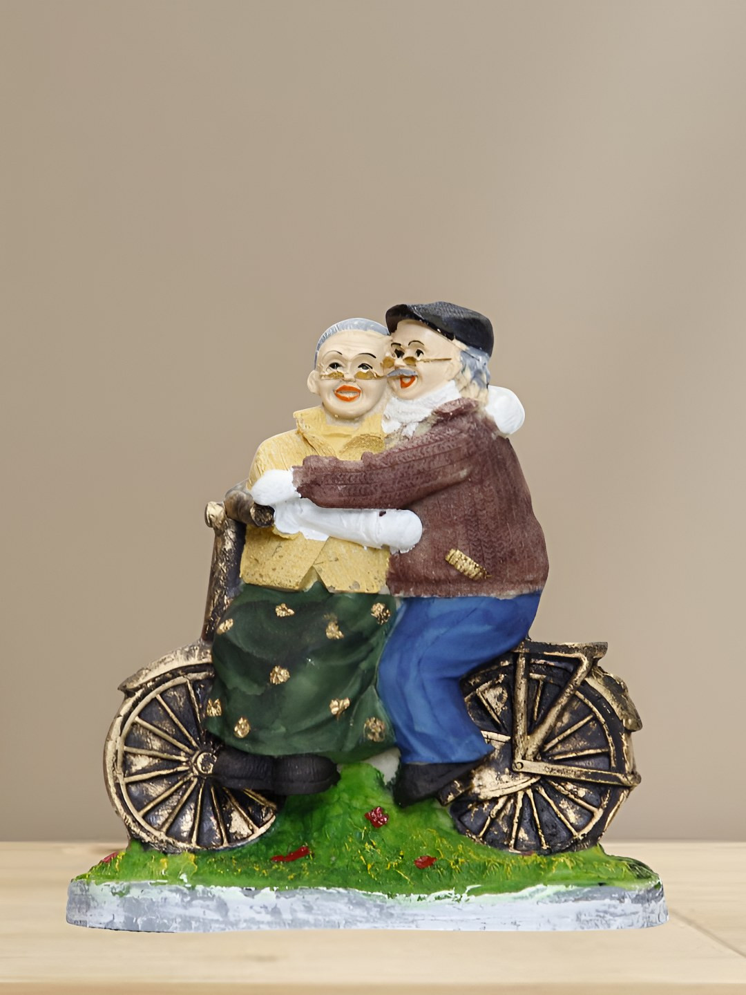 

BECKON VENTURE White & Green Old Couple Figurine Showpiece