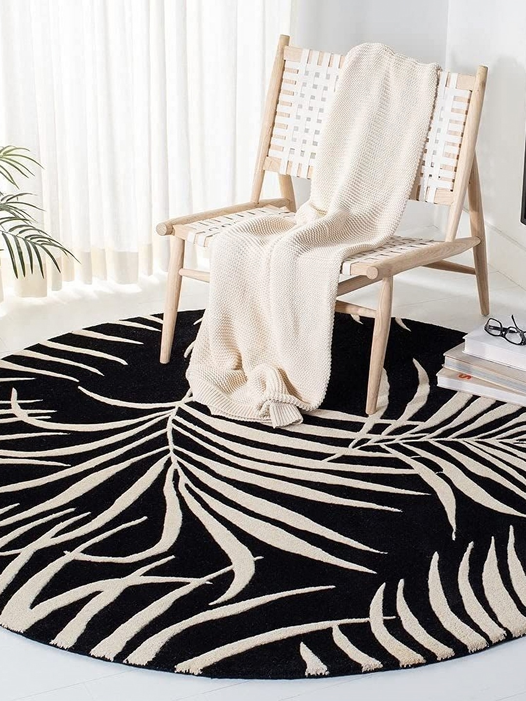 

Safiya Carpet Black & White Floral Hand-Tufted Woollen Carpets