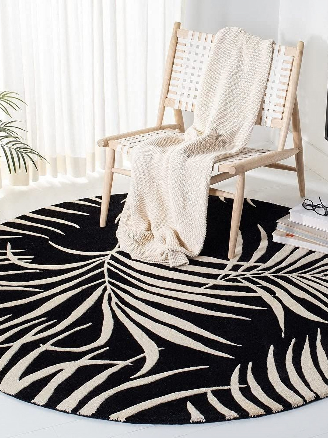 

Safiya Carpet Black Floral Hand-Tufted Woollen Carpets
