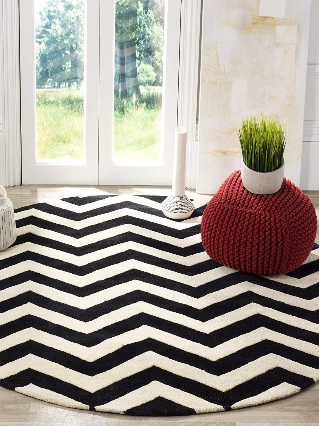 

Safiya Carpet Black & White Geometric Printed Hand-Tufted Woollen Carpet
