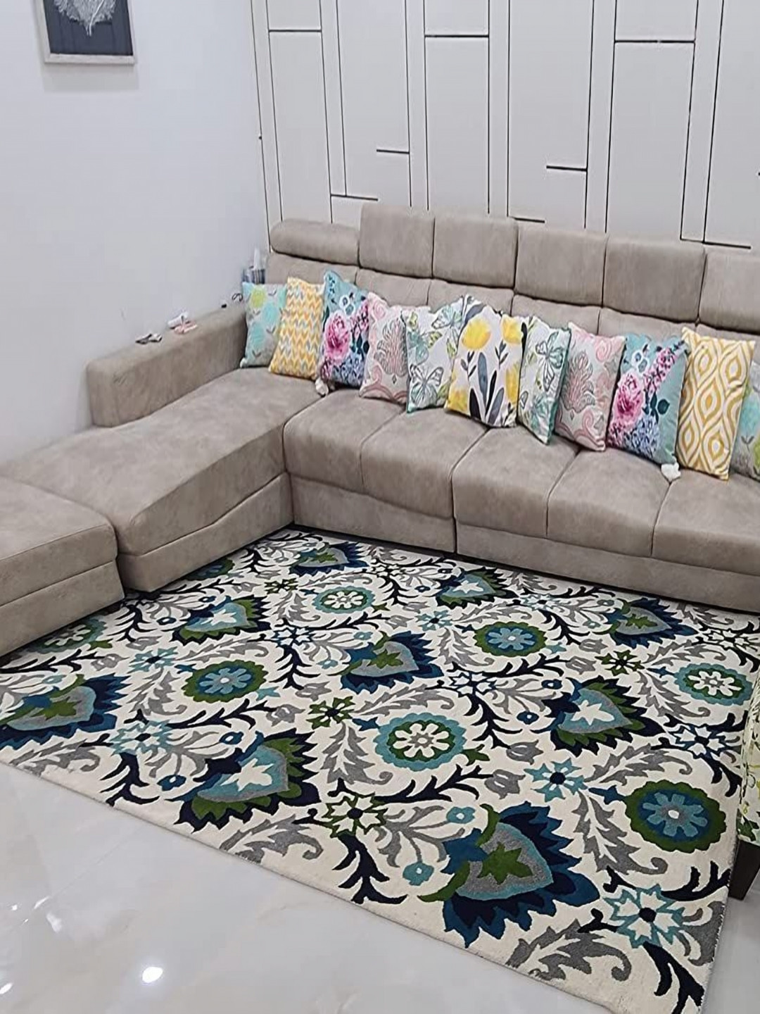 

Safiya Carpet White & Grey Floral Woollen Carpets