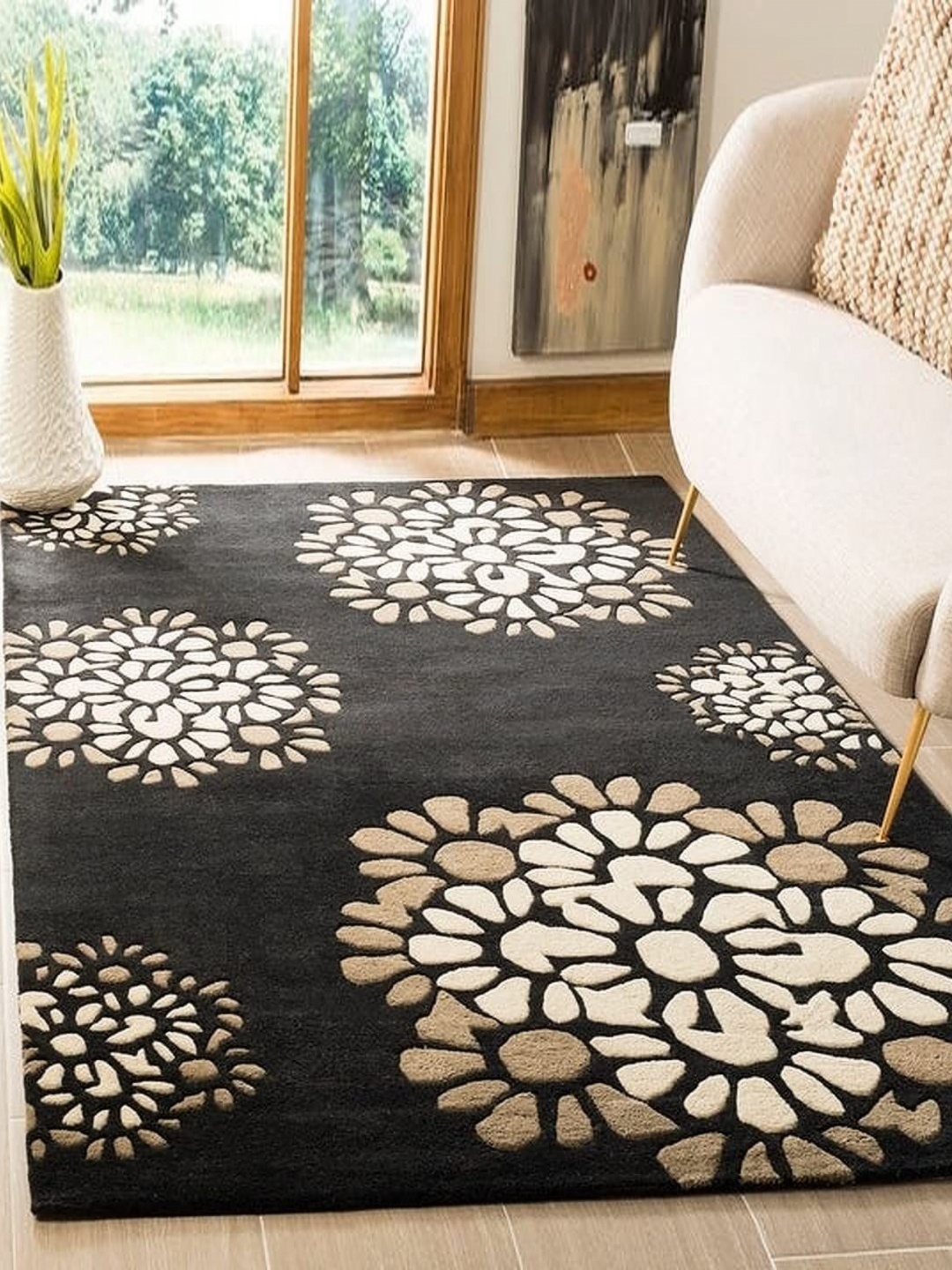 

Safiya Carpet Black & Cream Coloured Floral Printed Hand-Tufted Woollen Carpet