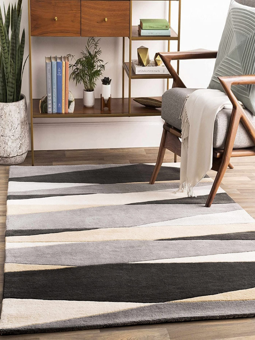 

Safiya Carpet Black & Grey Geometric Printed Hand-Tufted Rectangle Shaped Woollen Carpet
