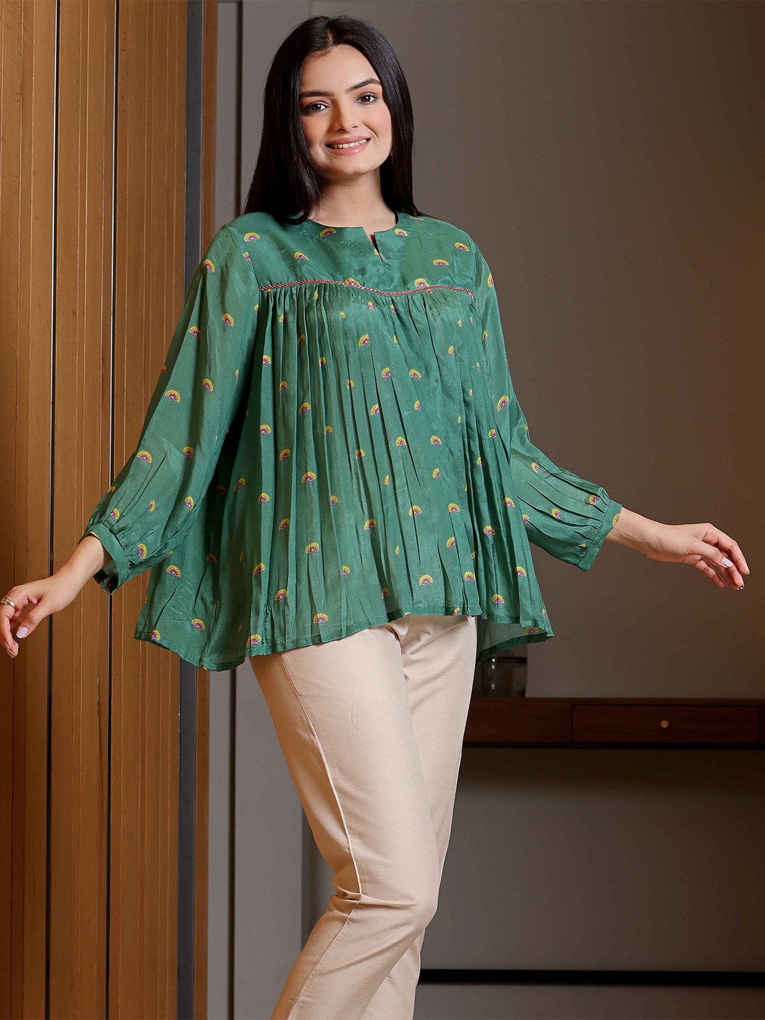

SUKRUTI DESIGN women Printed Embroidered Tunic, Green