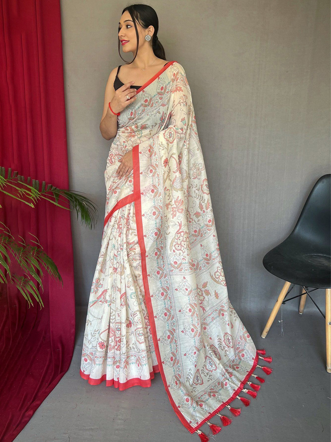 

MySilkLove Ethnic Motifs Pure Cotton Saree, Red